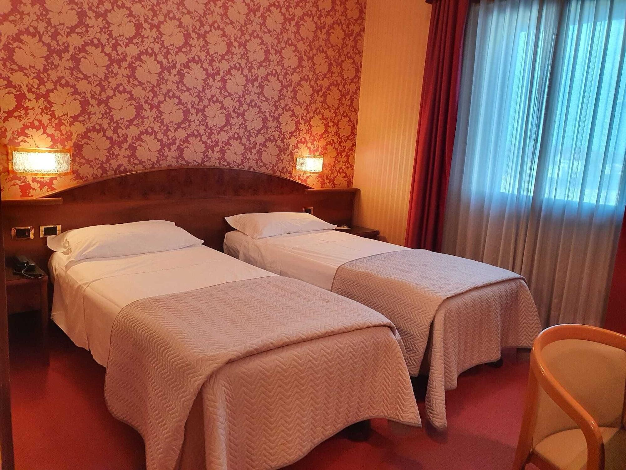Hotel Poppi Mira Esterno foto